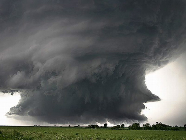 nube-tormenta-negra-gris